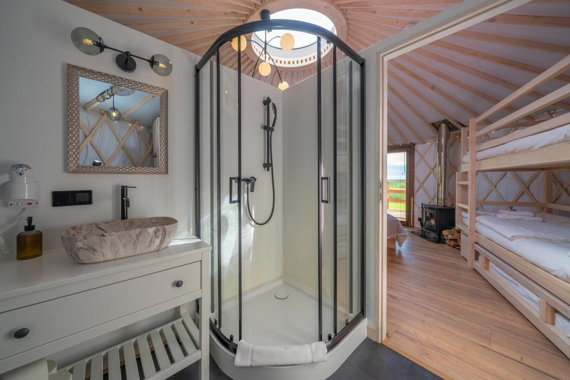 Dom W Domu - Izera Glamping Bed & Breakfast Gajowka  Rom bilde