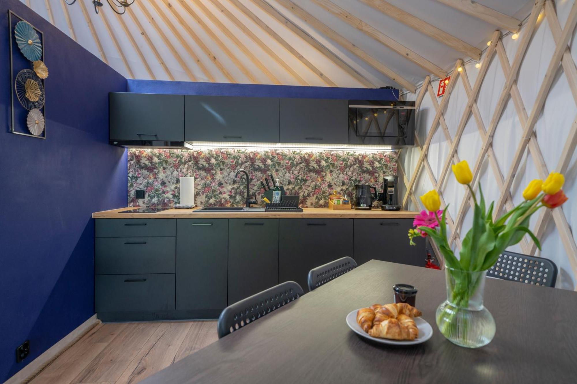 Dom W Domu - Izera Glamping Bed & Breakfast Gajowka  Rom bilde