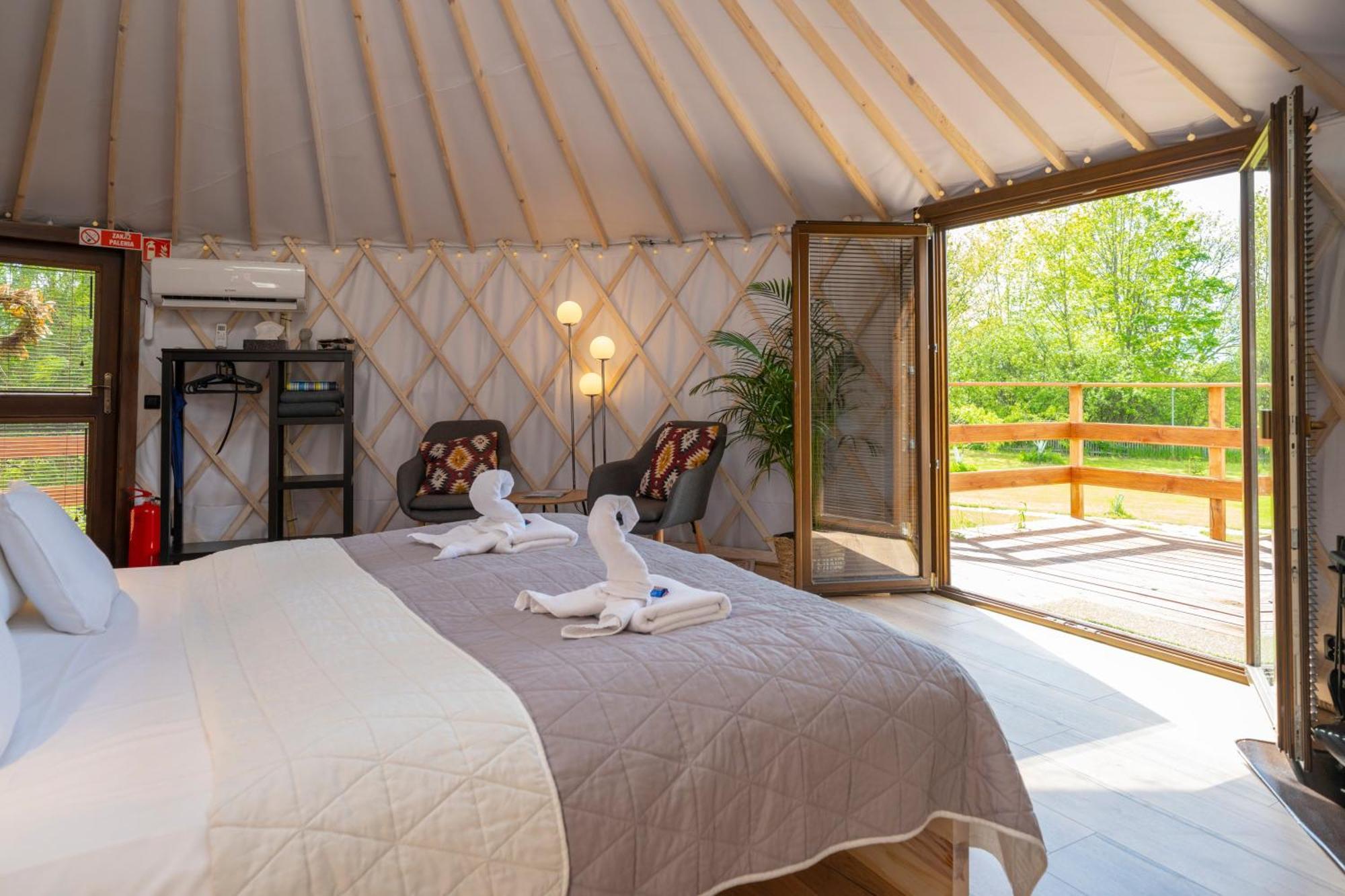 Dom W Domu - Izera Glamping Bed & Breakfast Gajowka  Rom bilde